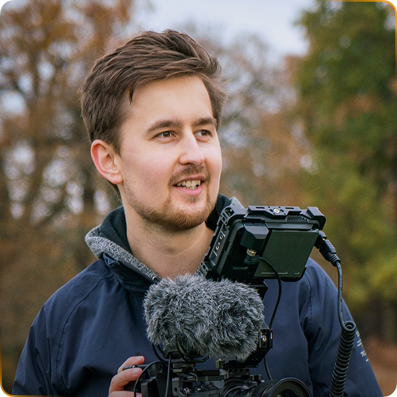 “I like how Hollyland makes great audio simple and affordable, with user-friendly microphones that are light enough to carry anywhere.”